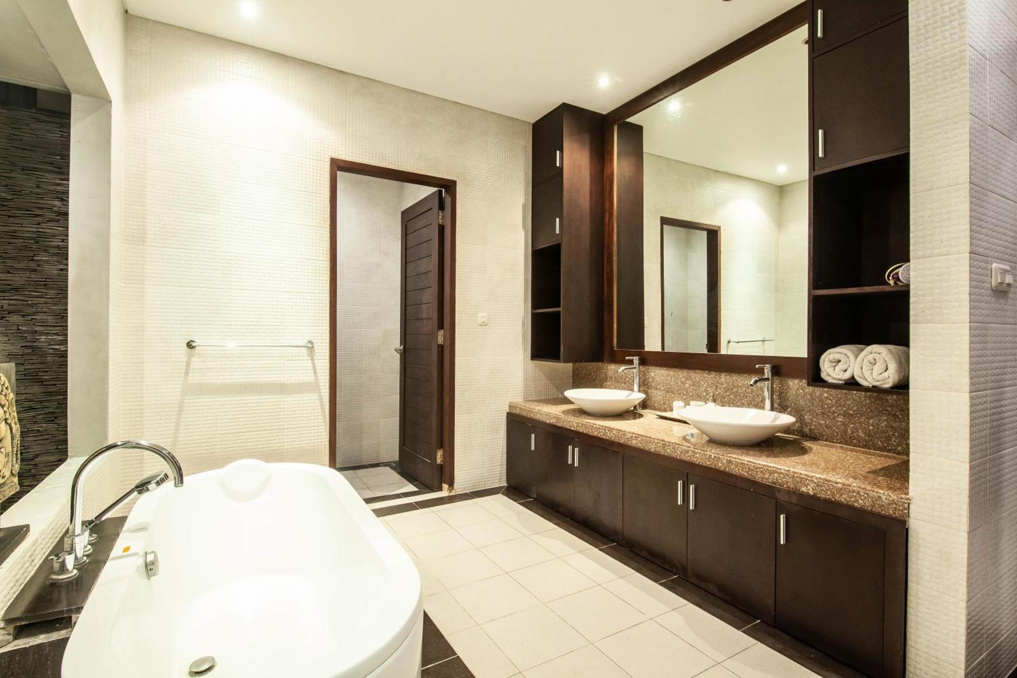 3-br Private Pool Feby Kayu Aya Street Seminyak (Bali)
