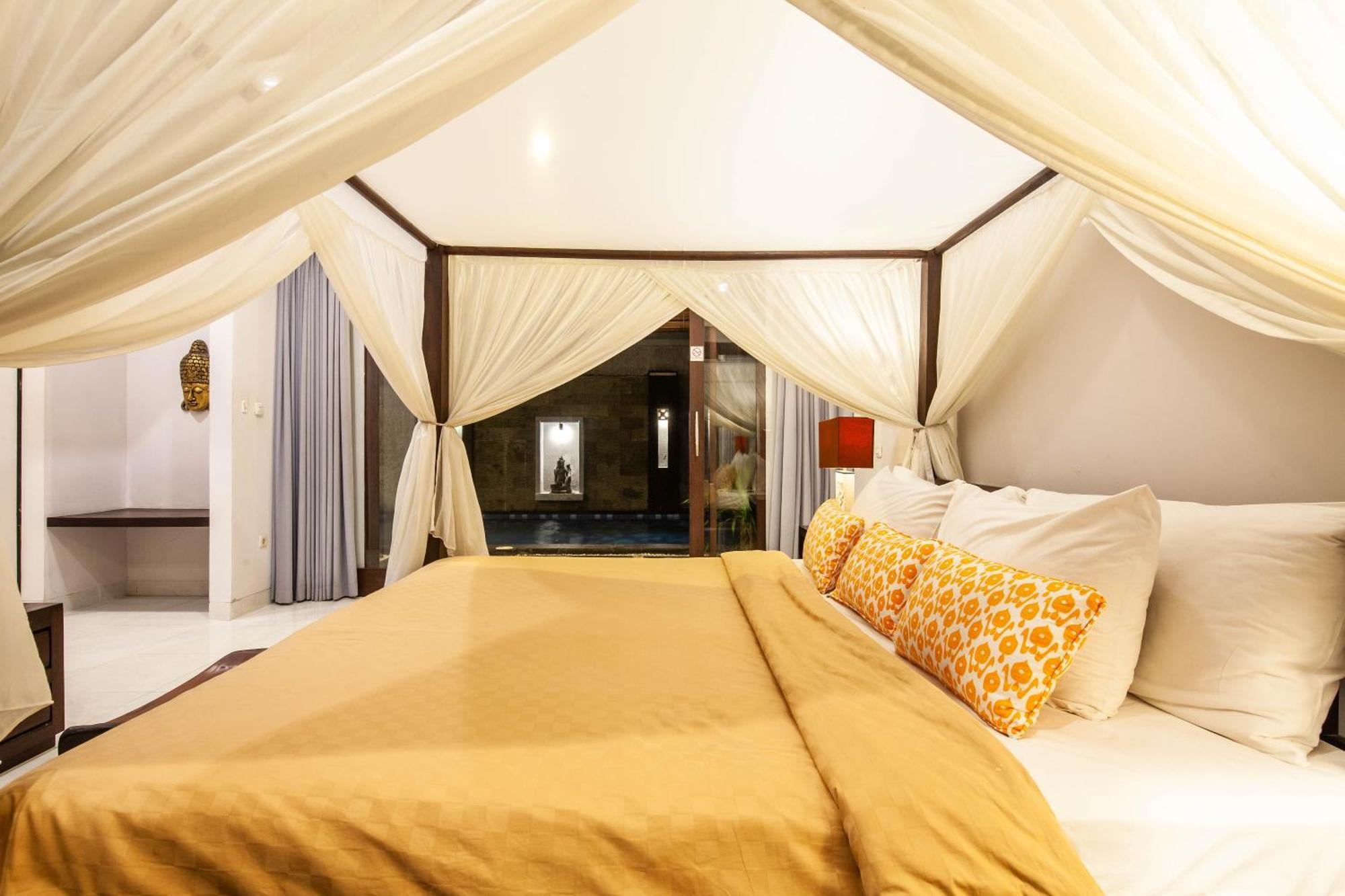 Villa 3-br Private Pool Feby Kayu Aya Street *