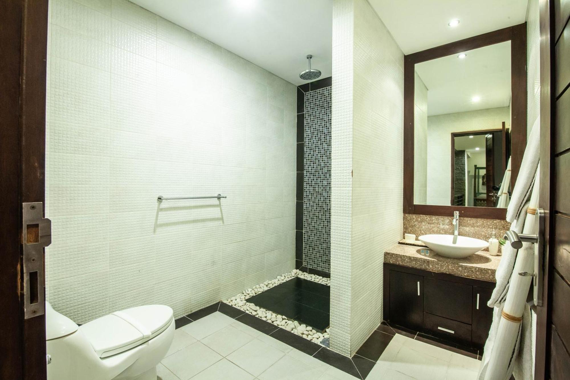 Villa 3-br Private Pool Feby Kayu Aya Street